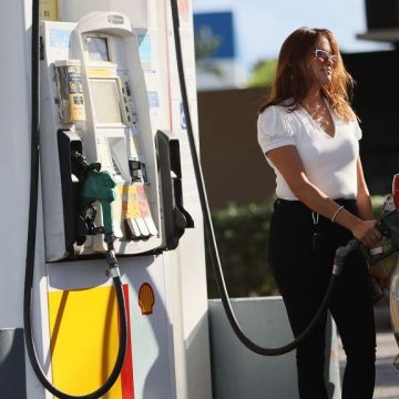 Lower gas prices are somewhat bittersweet given the renewed concerns about the COVID-19 pandemic and new mask and vaccine mandates. (Joe Raedle/Getty Images)